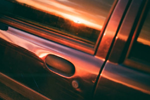 Жительницу Владимирской области отправят под суд за порчу машину из мести 