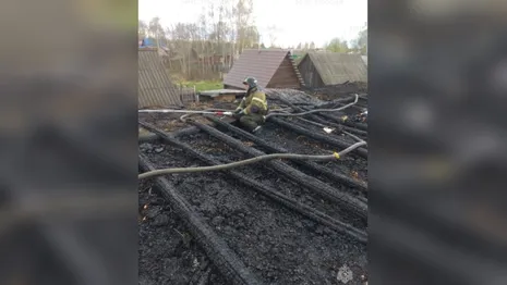 В деревне под Гусь-Хрустальным мощный пожар уничтожил частный дом