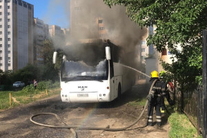 Во Владимире сгорел автобус: появилось видео