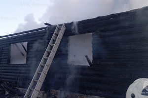 В поселке под Ковровом мощный пожар охватил частный дом