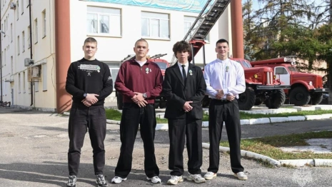 Пятерых парней из Гусь-Хрустального наградили за спасение 5 человек на пожаре