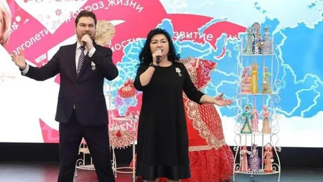 Дуэт из Владимира исполнил патриотическую песню на ВДНХ