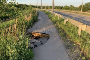 В Коврове обвалился тротуар по дороге в Погост