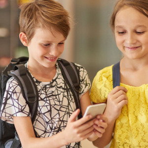 Владимирским школьникам могут запретить использовать телефоны на уроках