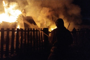 Во Владимирской области мощный пожар уничтожил частный дом