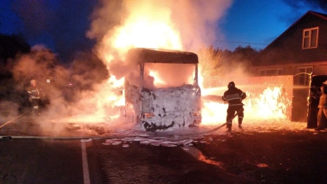 Во Владимирской области ночью сгорела фура 