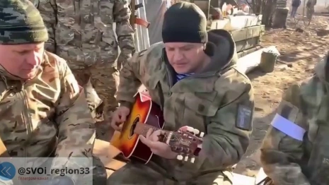 В зоне СВО спецпредставитель губернатора Владимирской области спел под гитару