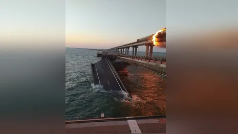 Движение по Крымскому мосту остановили из-за ЧП