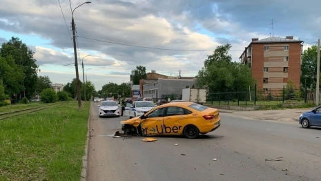 Во Владимире в аварии пострадала женщина-водитель такси