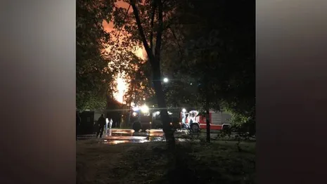 Во Владимирской области мощнейший пожар охватил дом: появилось видео