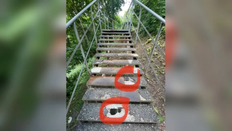 Обвалившаяся в центре Владимира лестница к вокзалу продолжила разрушаться