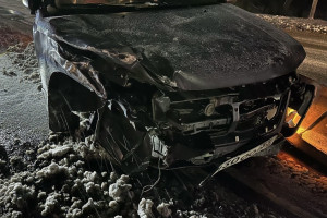 На Московском шоссе во Владимире в снегопад столкнулись 3 иномарки