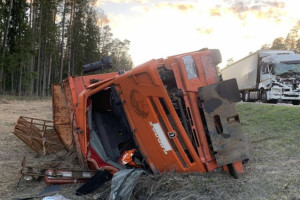 Во Владимирской области КамАЗ разворотило после аварии