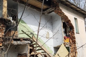 Во Владимире рухнула стена дома на улице Лакина