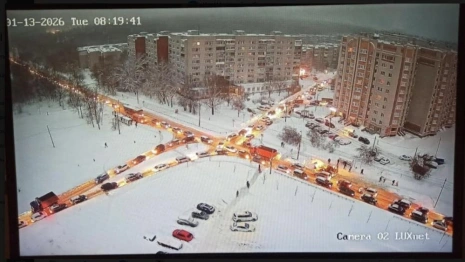 Во владимирском микрорайоне Юрьевец «замуровали» машину скорой и легковушки