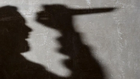 Житель Покрова попытался зарезать соседа по общежитию