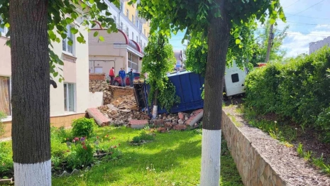 В центре Владимира перевернулся МАЗ