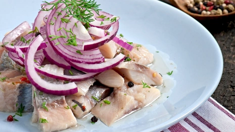 Перед Новым годом во Владимире в селедке нашли дрожжи и листерии