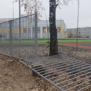 В Коврове вандалы сломали забор у 25-й школы