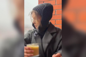 Во Владимире бомж помочился на блогершу с балкона