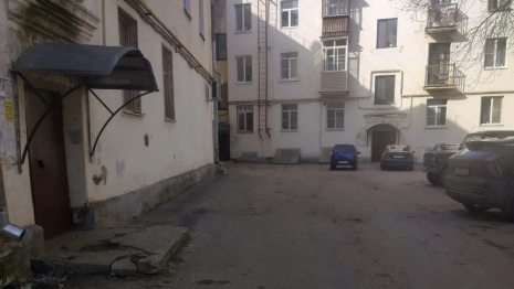 Во Владимире нашли опасный вход в подъезд