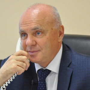 Глава Владимира Андрей Шохин заработал на 1,4 млн меньше жены