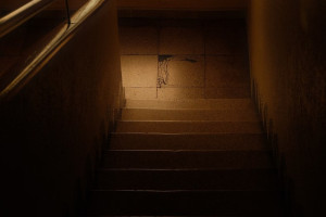 Во Владимире будут судить толкнувшего соседку с лестницы мужчину 