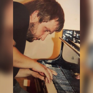 Отпевание бывшего клавишника группы «Руки вверх» состоится в Покрове