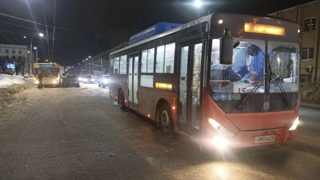 Во Владимире столкнулись два автобуса и иномарка