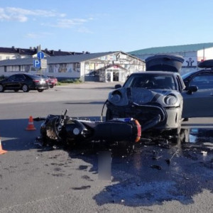 Байкер попал в больницу после столкновения с Мини-купером в Муроме