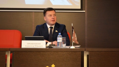 Прославившийся фейком про смерть Жириновского владимирский сенатор покинул Совфед