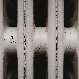 Во Владимирской области мужчина решил погреться между трубами и застрял