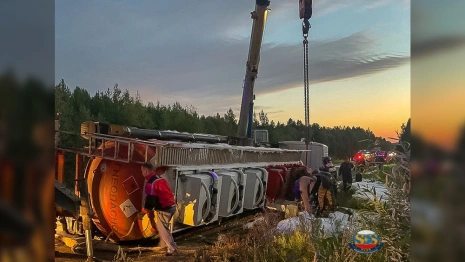 Появилось видео подъема перевернувшегося бензовоза под Судогдой