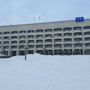 Электрик умер при монтаже новогодних украшений у Белого дома во Владимире