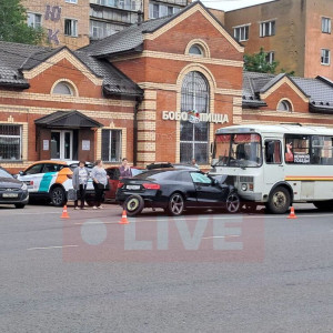 В Александрове легковушка протаранила автобус