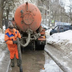 Во Владимире коммунальщики за сутки откачали 60 кубометров воды из луж