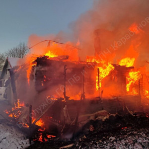 Во владимирской деревне огонь охватил один дом и перебросился на второй