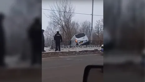 Во Владимире микроавтобус вылетел с моста