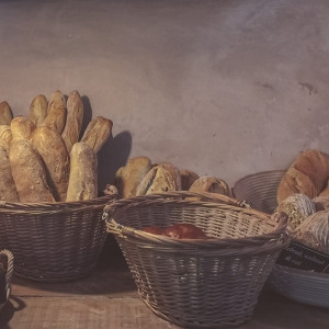 Кому лучше отказаться от хлеба? Рассказывает врач