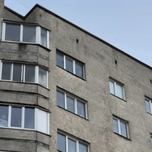 В Радужном ребенок упал с крыши недостроенного здания