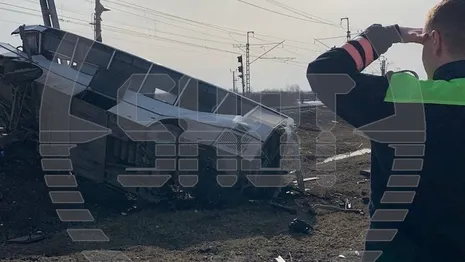 В Ярославской области пассажирский автобус влетел в поезд: 8 человек погибли