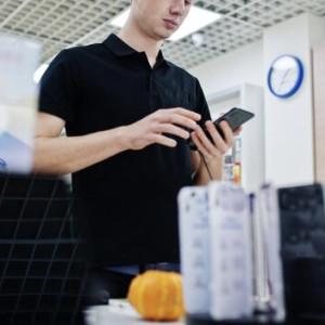 В Коврове будут судить укравшего полмиллиона стажера салона сотовой связи