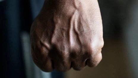 Во Владимире адвокат избил жену и угрожал ей расправой
