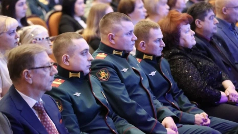 Во Владимире наградили бойцов СВО и простых рабочих