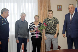 Во Владимирской области родителям погибшего бойца СВО вручили Орден Мужества