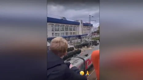 Жители Коврова сняли на видео отправление с вокзала группы  военнослужащих 