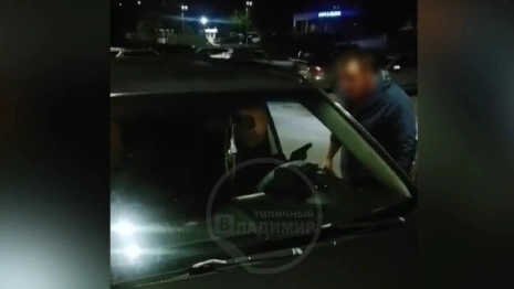 Во Владимире таксист угрожал мужчине пистолетом: появилось видео