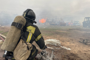 На пожаре производства дверей под Ковровом едва не произошел взрыв