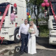 Во Владимире пара приехала на собственную свадьбу на грузовиках