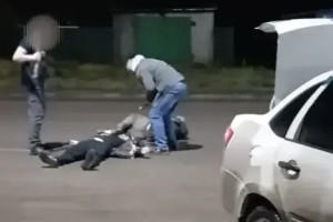 В Муроме посетитель ночного клуба жестоко избил мужчину кулаками и битой